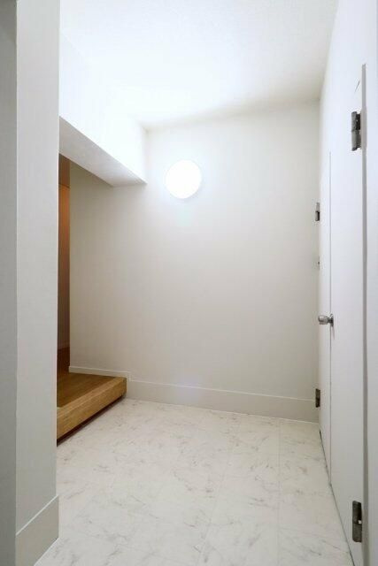 東光苑マンションの玄関