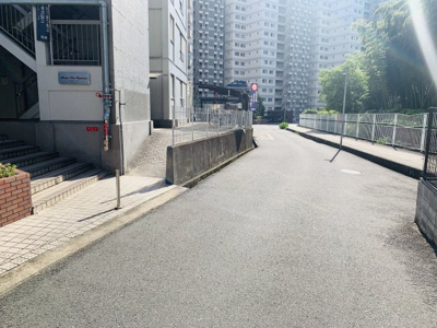 【周辺】 | 南千里コーポラス | 前面道路