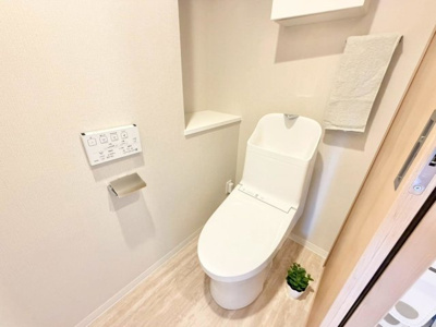 【トイレ】 | ライオンズヒルズ堺堀上町 | 温水便座洗浄便座ですので、寒い日も温かい便座で安心して使用していただけますよ！