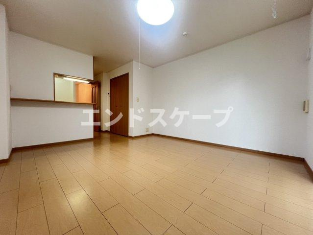 ローズガーデンイーストの居間・リビング|高崎、前橋のお部屋探しはエンドスケープまで！お客様の理想お聞かせ下さい♪