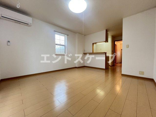 ローズガーデンイーストの居間・リビング|高崎、前橋のお部屋探しはエンドスケープまで！お客様の理想お聞かせ下さい♪