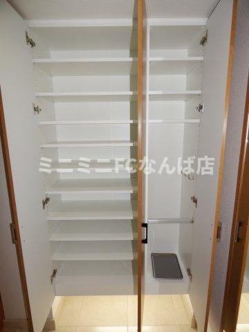 リーガル四ツ橋立売堀Ⅱの玄関