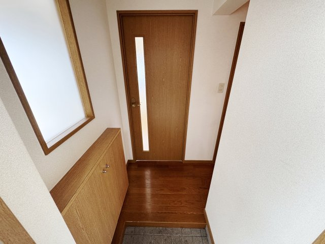 ドミール稲荷町の玄関
