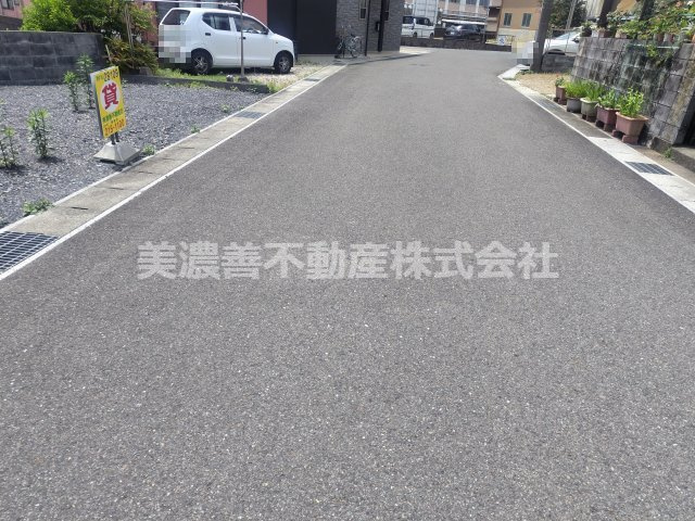 ６７０９３　岐阜市則武東土地の前面道路含む現地写真