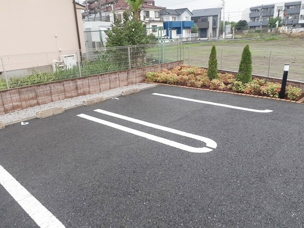 フレグランスの駐車場