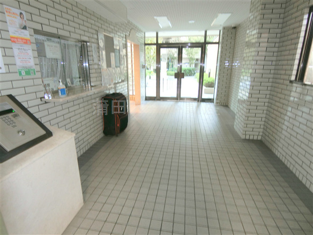 ライオンズマンション多摩川緑地のエントランス