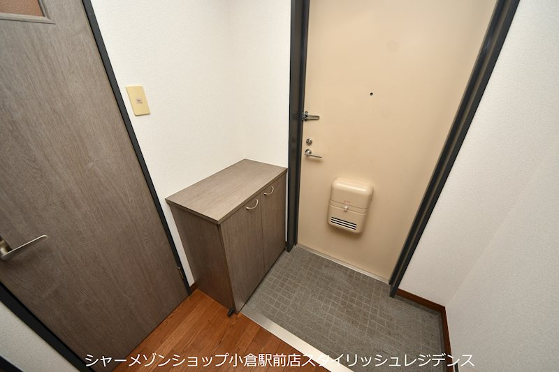 ロイヤルエレガンスの玄関