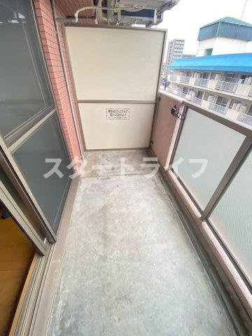 大阪市淀川区東三国６丁目の賃貸マンションのバルコニー