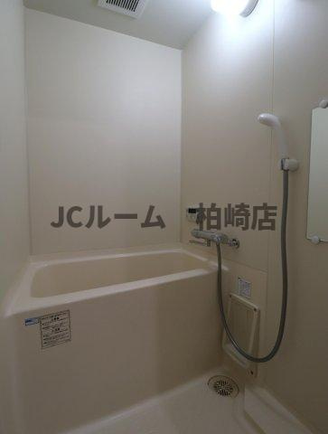 柏崎市豊町のアパートの浴室