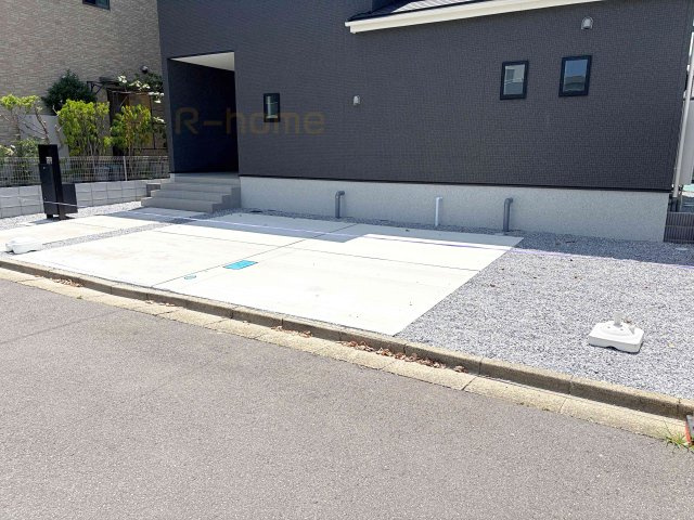 取手市光風台3丁目1期　新築戸建て　1号棟の駐車場|カースペースは3台完備。ゲスト用のスペースも確保できますね♪