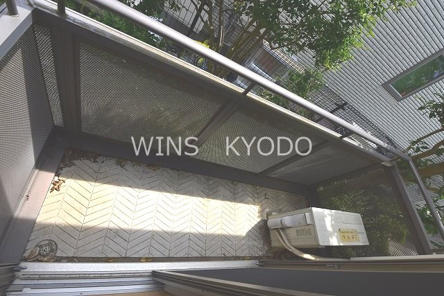世田谷区砧７丁目のアパートのバルコニー