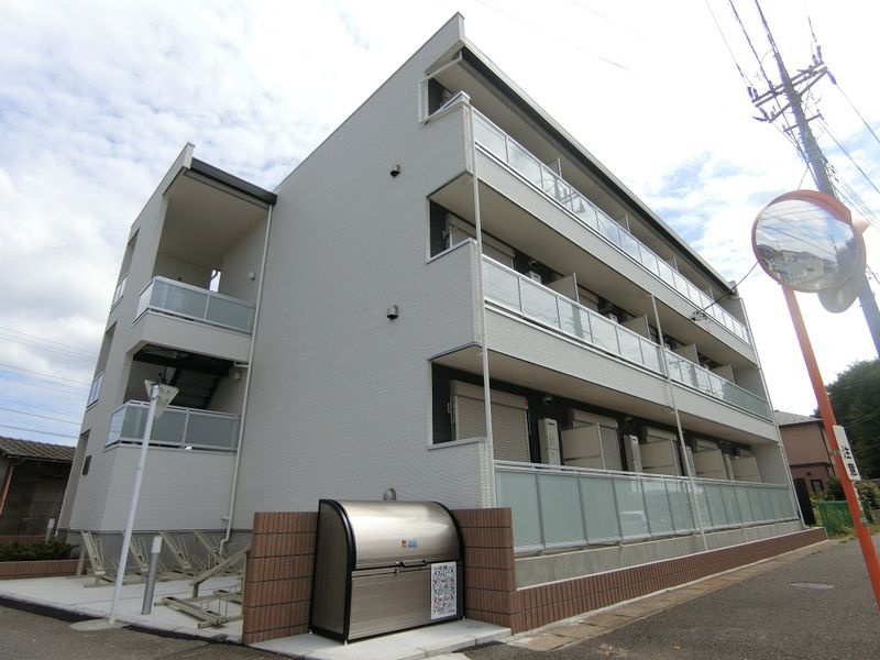 鎌ケ谷市右京塚の賃貸マンションの外観