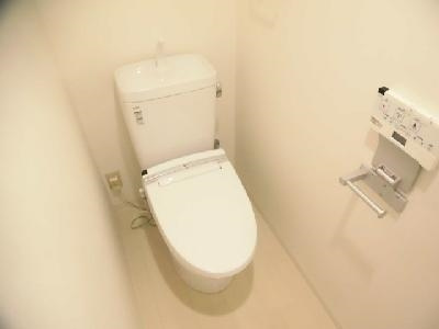 ブローニュ府庁前のトイレ|温水洗浄便座