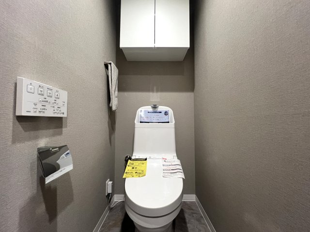 ららぽーと横浜が徒歩圏内♪リノベーションされてデザイン性のあるお部屋に生まれ変わってあら素敵！最近のゴンチャはちょっとポテンシャル上がっている模様（ららぽーとにアリ）な、【ダイアパレスつづきの丘】のトイレ|清潔感のあるトイレです