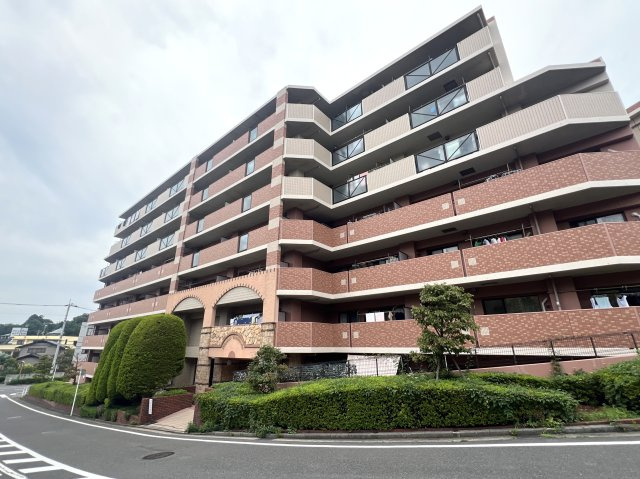 ららぽーと横浜が徒歩圏内♪リノベーションされてデザイン性のあるお部屋に生まれ変わってあら素敵！最近のゴンチャはちょっとポテンシャル上がっている模様（ららぽーとにアリ）な、【ダイアパレスつづきの丘】
