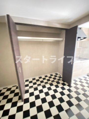 大阪市淀川区新高２丁目の賃貸マンションの収納