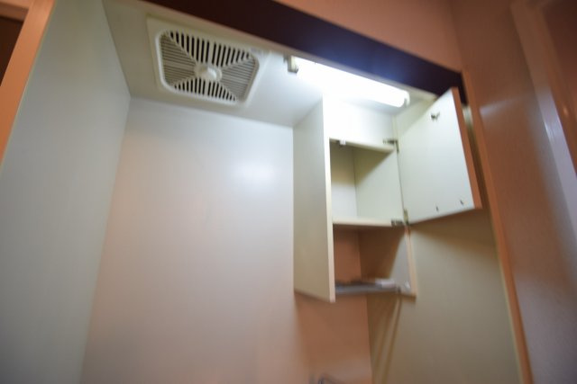 ロックグランデ船橋のキッチン|上部に棚あります