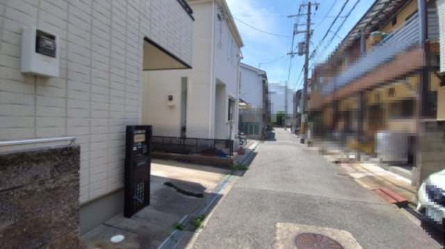 尼崎市北大物町　中古戸建の前面道路含む現地写真