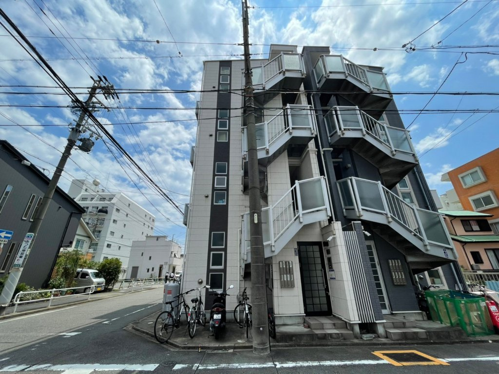 名古屋市熱田区三本松町のアパートの外観