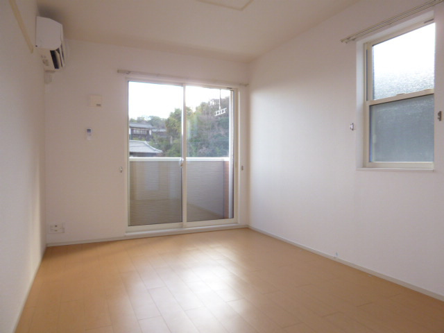 カルムメゾンⅠの居間・リビング|洋室