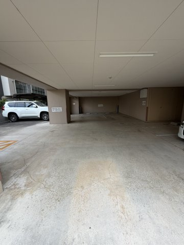 HF名駅北レジデンス EASTの駐車場