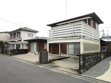 広島市安佐南区相田３丁目の中古一戸建の前面道路含む現地写真