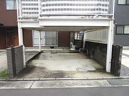 広島市安佐南区相田３丁目の中古一戸建の駐車場