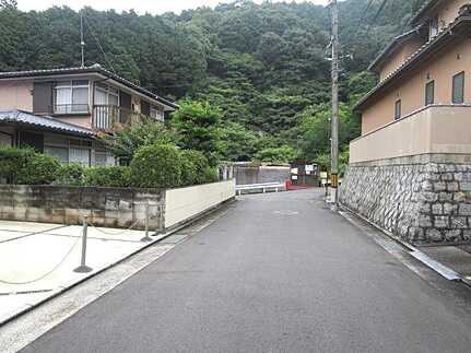 広島市安佐南区相田３丁目の中古一戸建の前面道路含む現地写真
