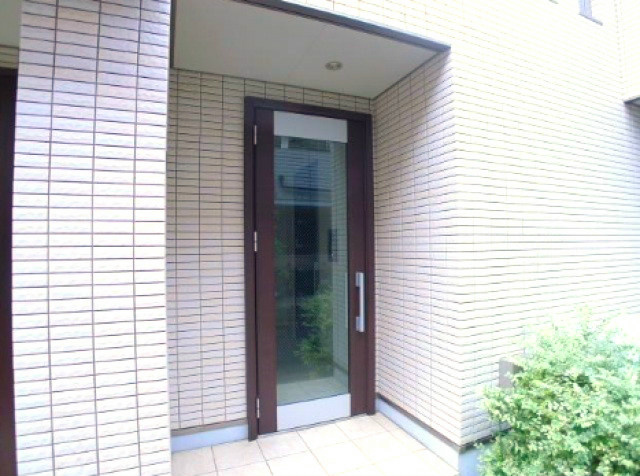プレジオ亀沢のエントランス