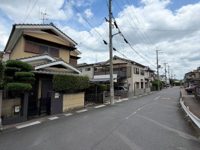 今里川原　駐車２台プラン　建築条件付き土地の前面道路含む現地写真|【前道】
