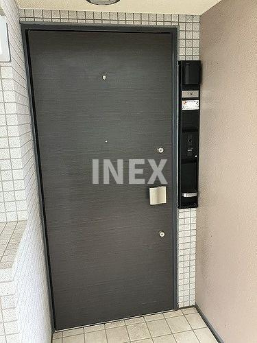 横浜市神奈川区栗田谷の賃貸マンションの玄関