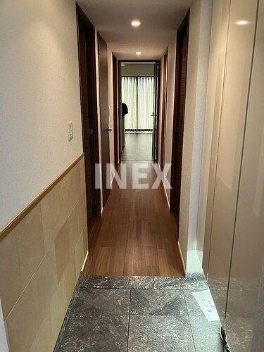 横浜市神奈川区栗田谷の賃貸マンションの玄関