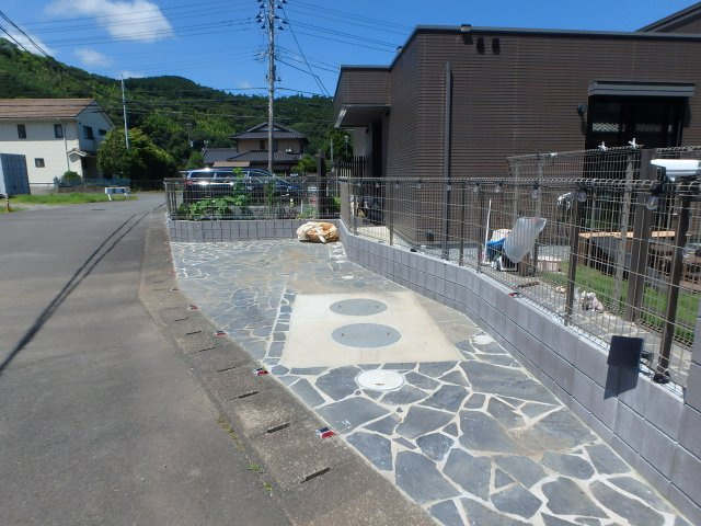 H0257H　片瀬白田築浅住宅の駐車場