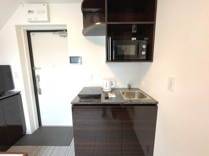 HJ PLACE SASAZUKAのキッチン|電子レンジ、ケトルなども完備されています。※別部屋参照