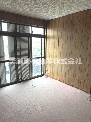 ６７２２０　岐阜市柳津町蓮池中古戸建の洋室