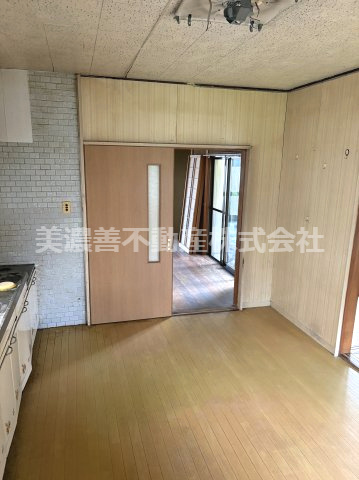 ６７２２０　岐阜市柳津町蓮池中古戸建の居間・リビング