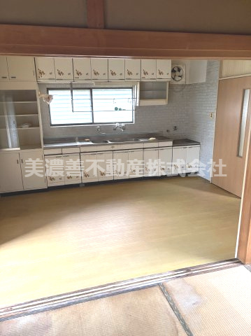６７２２０　岐阜市柳津町蓮池中古戸建のキッチン