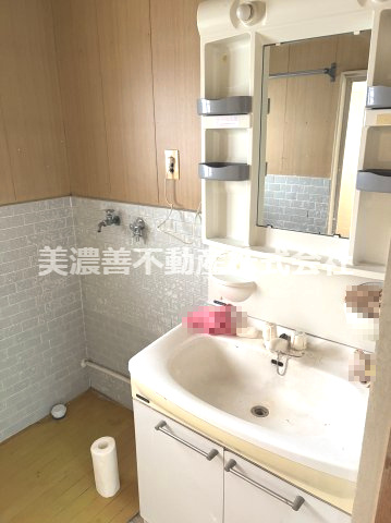 ６７２２０　岐阜市柳津町蓮池中古戸建の独立洗面台