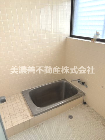 ６７２２０　岐阜市柳津町蓮池中古戸建の浴室