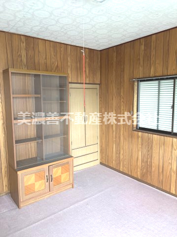 ６７２２０　岐阜市柳津町蓮池中古戸建の洋室