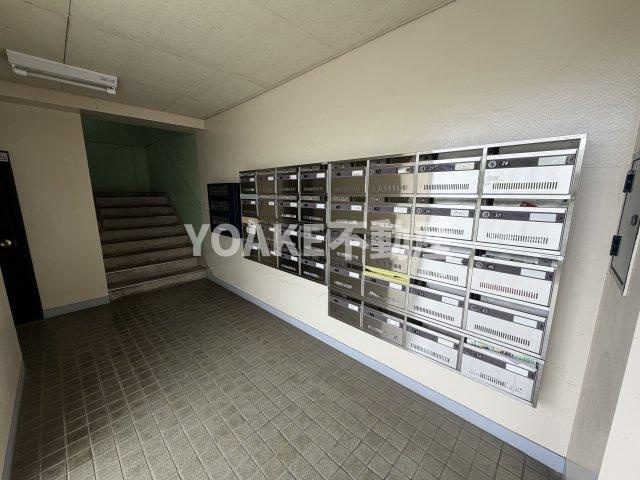 綾瀬市寺尾北１丁目の賃貸マンションのエントランス