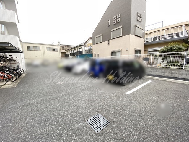 hollyの駐車場