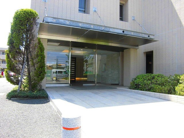 世田谷区成城７丁目の賃貸マンションのエントランス