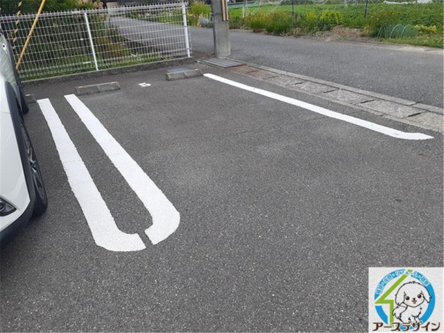 カーサ　イリ―デの駐車場