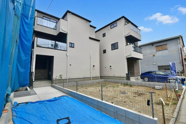 荒川区町屋6丁目　新築戸建　残3棟の外観|2026.07.12撮影

現地ご見学希望・資料請求などお気軽にお問い合わせ下さい！
03-5990-5201