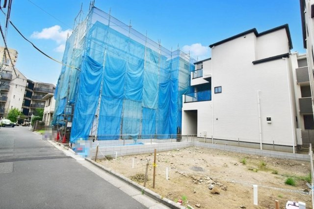 荒川区町屋6丁目　新築戸建　残3棟の前面道路含む現地写真|2026.07.12撮影

現地ご見学希望・資料請求などお気軽にお問い合わせ下さい！
03-5990-5201