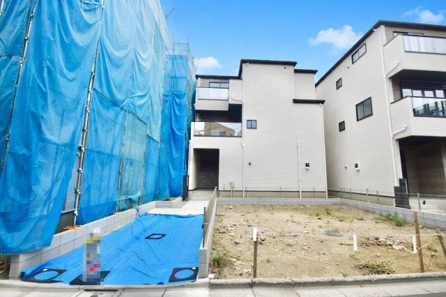 荒川区町屋6丁目　新築戸建　残3棟の外観|2026.07.12撮影

現地ご見学希望・資料請求などお気軽にお問い合わせ下さい！
03-5990-5201