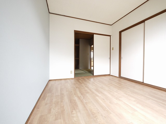 グリーンコーポの洋室