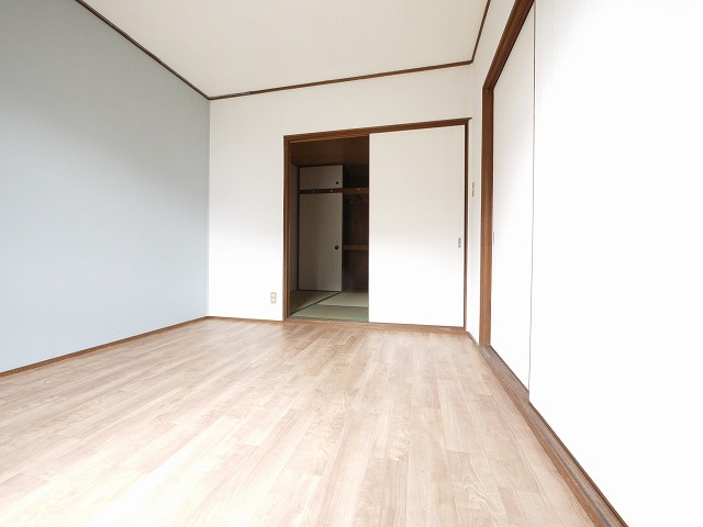 グリーンコーポの洋室