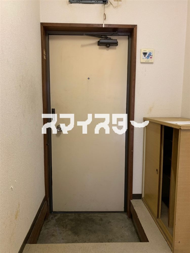 リバーサイド三田Ⅱの玄関